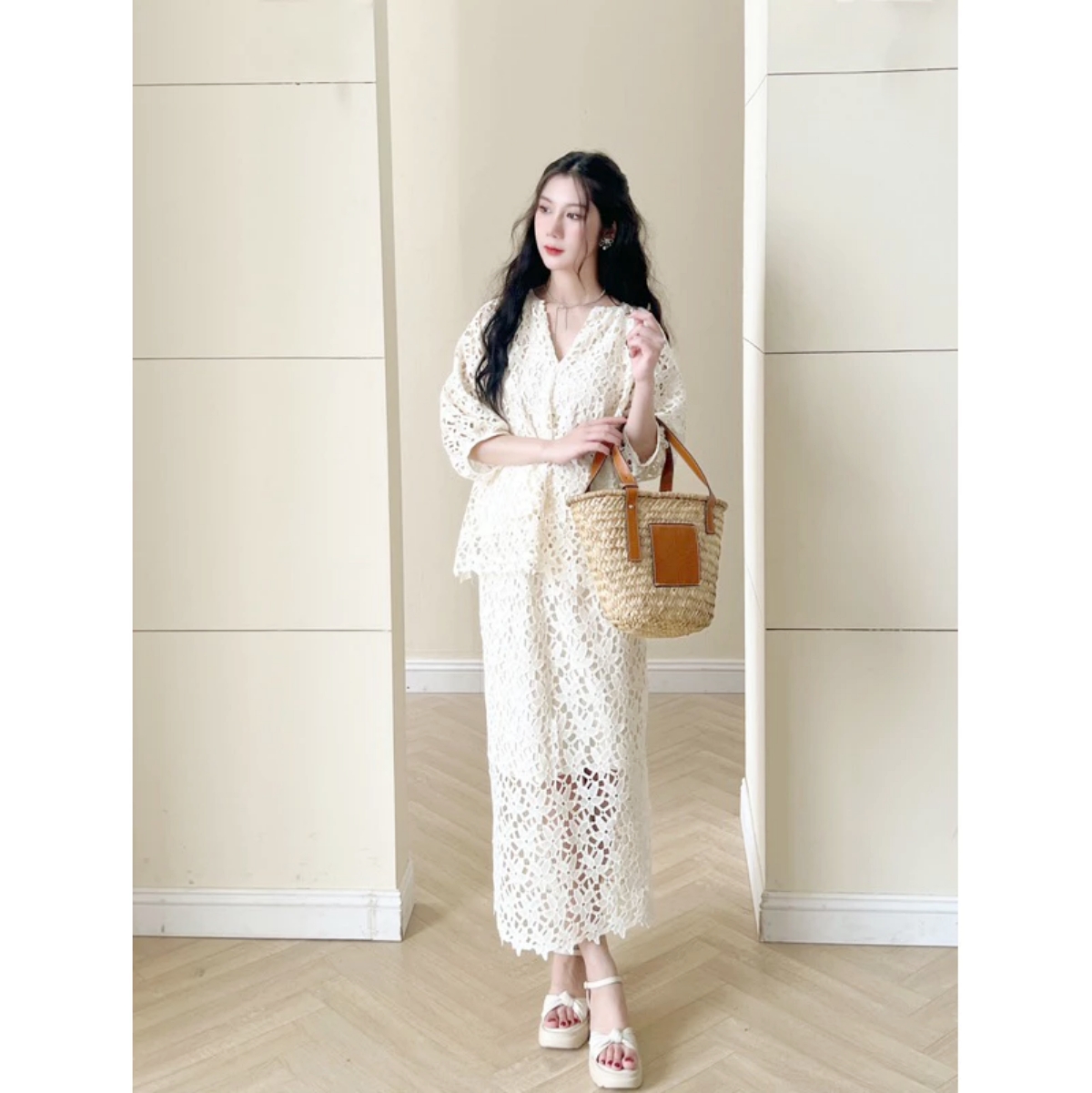 3 gam m&agrave;u "cực phẩm" đang khiến phụ nữ ch&acirc;u &Aacute; "ph&aacute;t cuồng" h&egrave; 2026: Mặc l&ecirc;n l&agrave; thấy m&aacute;t, soi gương l&agrave; thấy sang, da v&agrave;ng diện cực hợp- Ảnh 36.