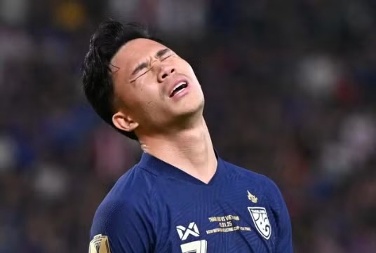 Supachok lao đao v&igrave; chấn thương nặng- Ảnh 1.