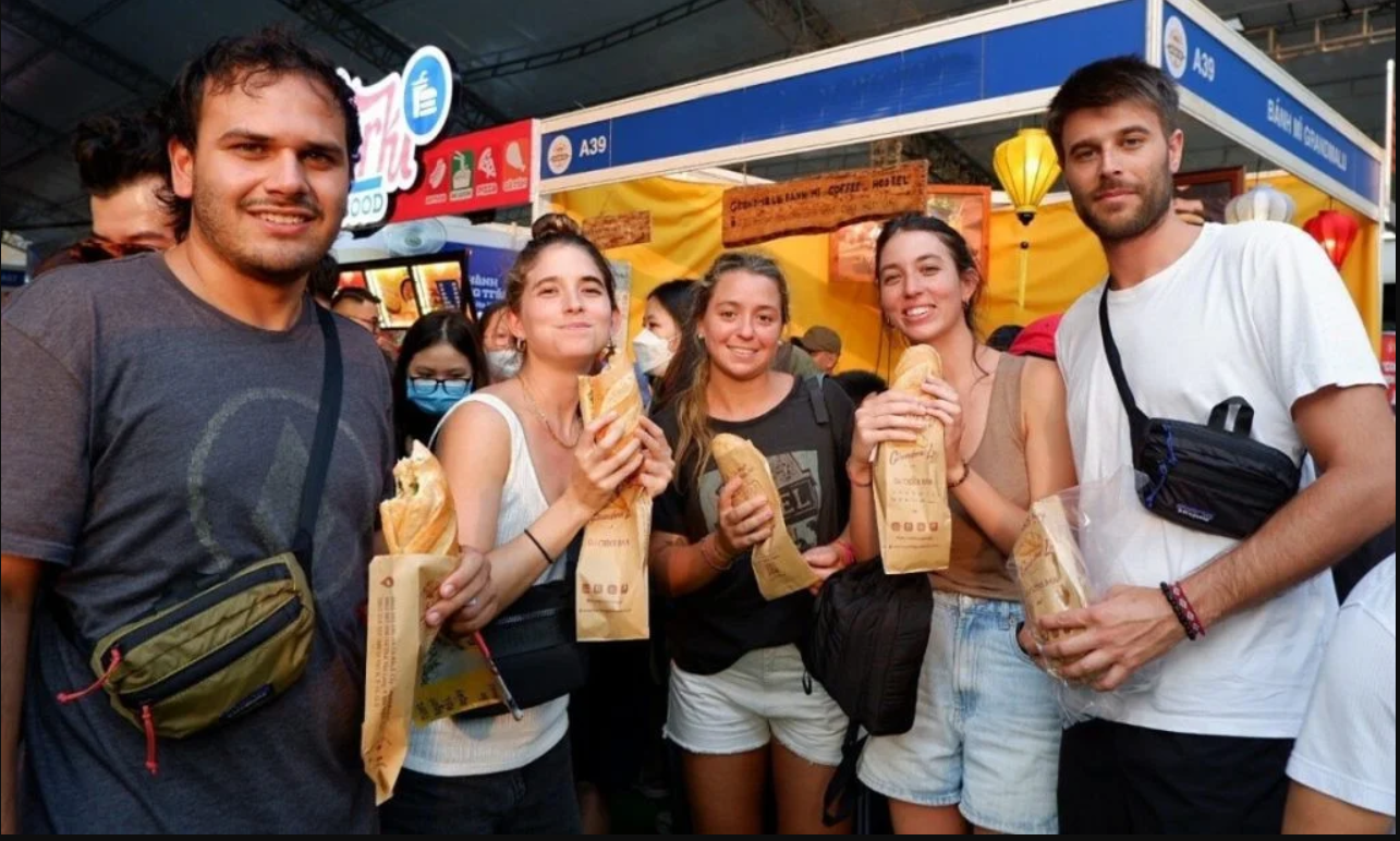 Kh&ocirc;ng phải phở, m&oacute;n ăn Việt Nam n&agrave;y mới l&agrave; hương vị khiến kh&aacute;ch T&acirc;y "nghiện", ăn li&ecirc;n tục 7 ng&agrave;y kh&ocirc;ng ch&aacute;n - Ảnh 3.