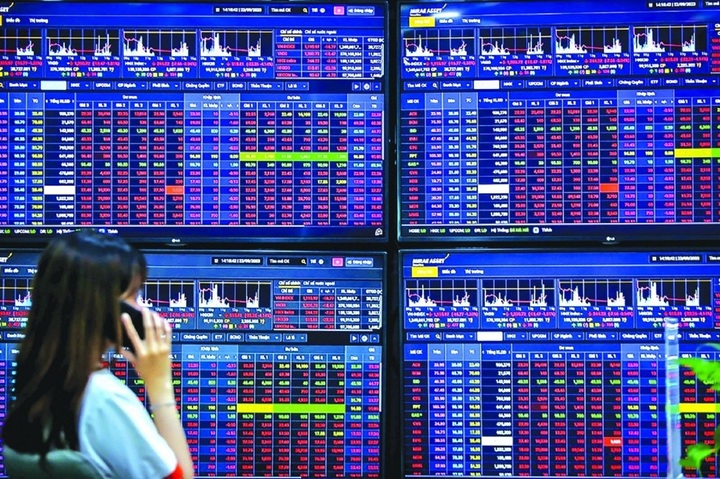 Chứng kho&aacute;n chỉ giao dịch 2 phi&ecirc;n trong tuần n&agrave;y, nh&agrave; đầu tư n&ecirc;n l&agrave;m g&igrave;?- Ảnh 1.