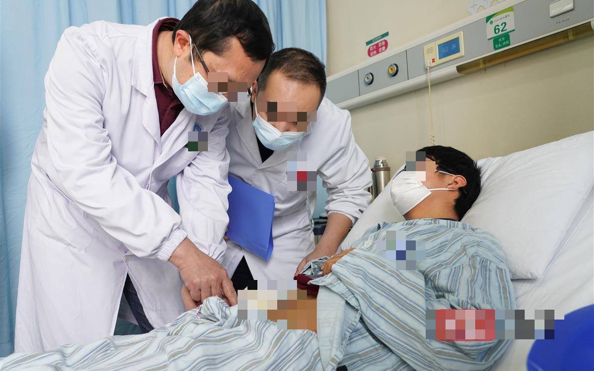 Người đ&agrave;n &ocirc;ng 40 tuổi uống 2 vi&ecirc;n dầu c&aacute; mỗi ng&agrave;y để bồi bổ, 1 năm sau b&aacute;c sĩ nh&igrave;n v&agrave;o x&eacute;t nghiệm m&aacute;u m&agrave; bất ngờ - Ảnh 3.