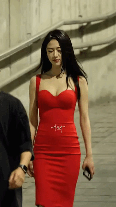 Mỹ nữ diện v&aacute;y đỏ khoe lưng trần viral khắp xứ Trung: 1,4 tỷ d&acirc;n kh&oacute; ai l&agrave;m lại- Ảnh 3.