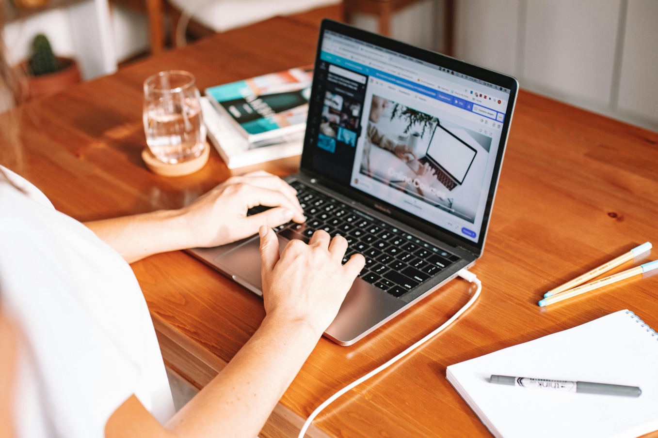 &ldquo;Work at home&rdquo;: Chuẩn sống mới của thế hệ l&agrave;m việc linh hoạt - Ảnh 2.