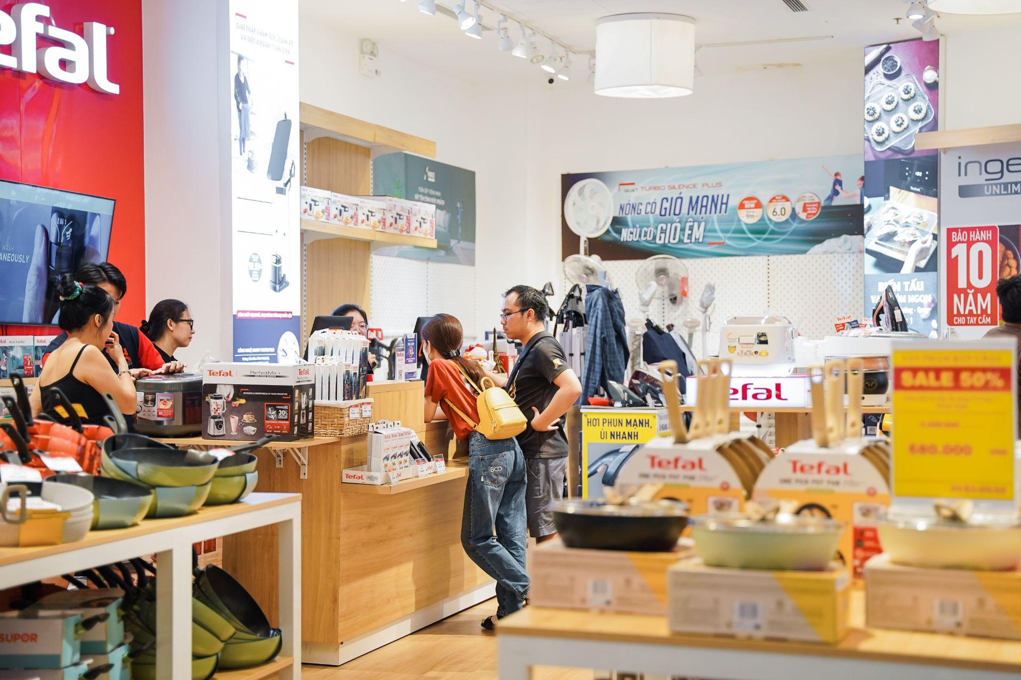 Sổ tay ăn chơi dịp lễ 30/4 &ndash; 1/5: Oanh tạc 100+ gian h&agrave;ng ưu đ&atilde;i khủng tại The Big Crescent Sale - Ảnh 4.