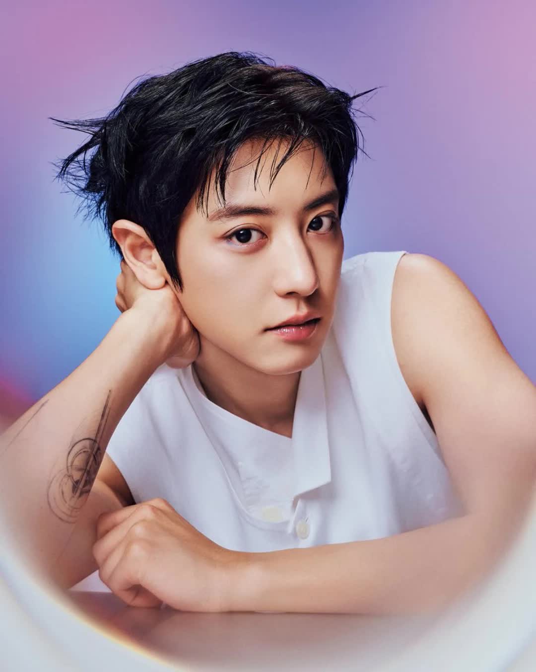 Chanyeol (EXO) mặc &aacute;o d&agrave;i c&ugrave;ng quần short: L&agrave;n s&oacute;ng phẫn nộ d&acirc;ng cao, người H&agrave;n Quốc cũng cười cợt- Ảnh 3.