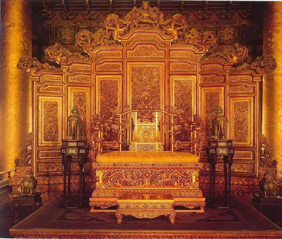 Thực hư 3 c&aacute;i chết b&iacute; ẩn của "thường d&acirc;n" khi ngồi ghế rồng b&iacute; ẩn ở Tử Cấm Th&agrave;nh- Ảnh 2.