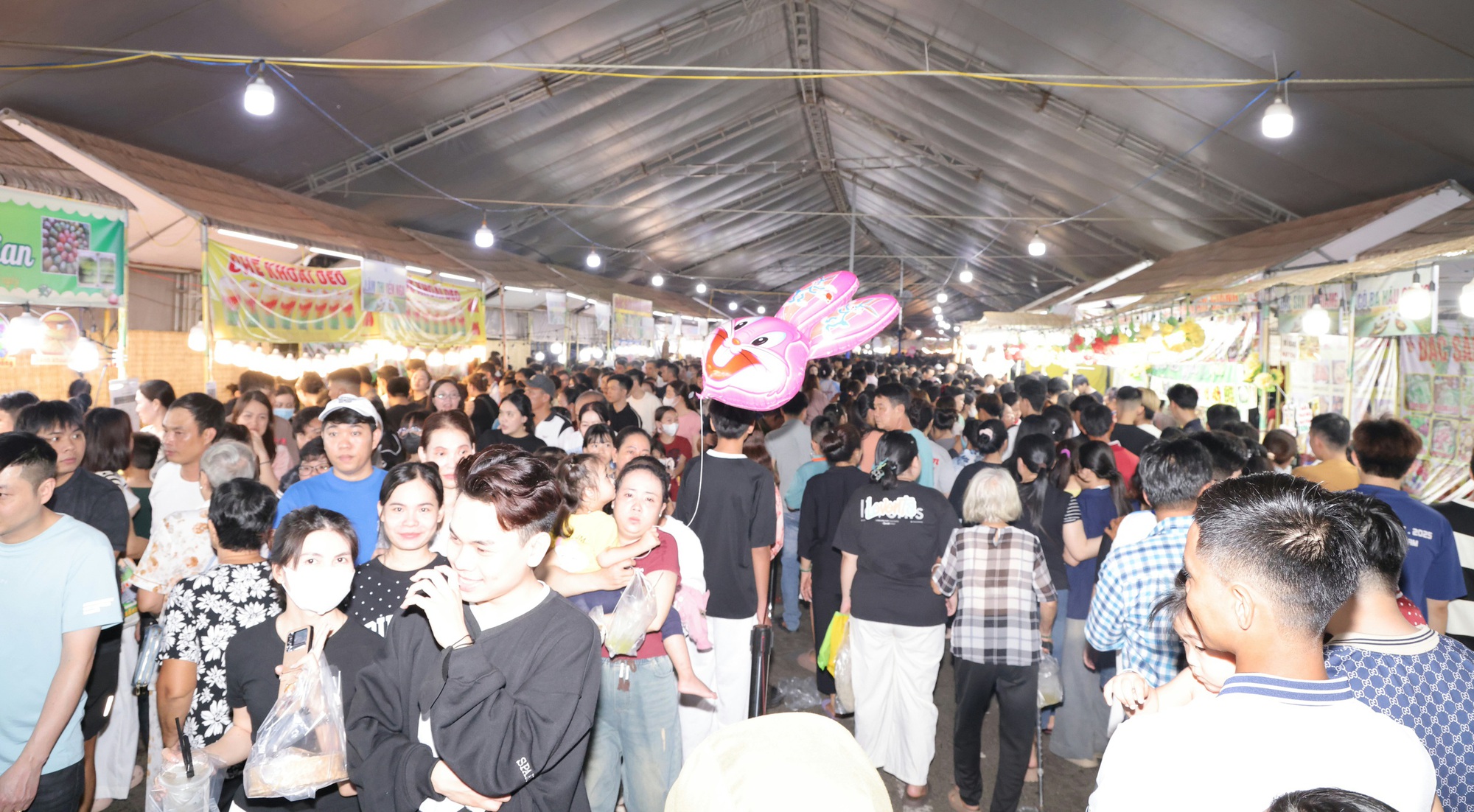 13 năm v&agrave; sức h&uacute;t chưa bao giờ hạ nhiệt của Lễ hội B&aacute;nh d&acirc;n gian Nam Bộ - Ảnh 9.