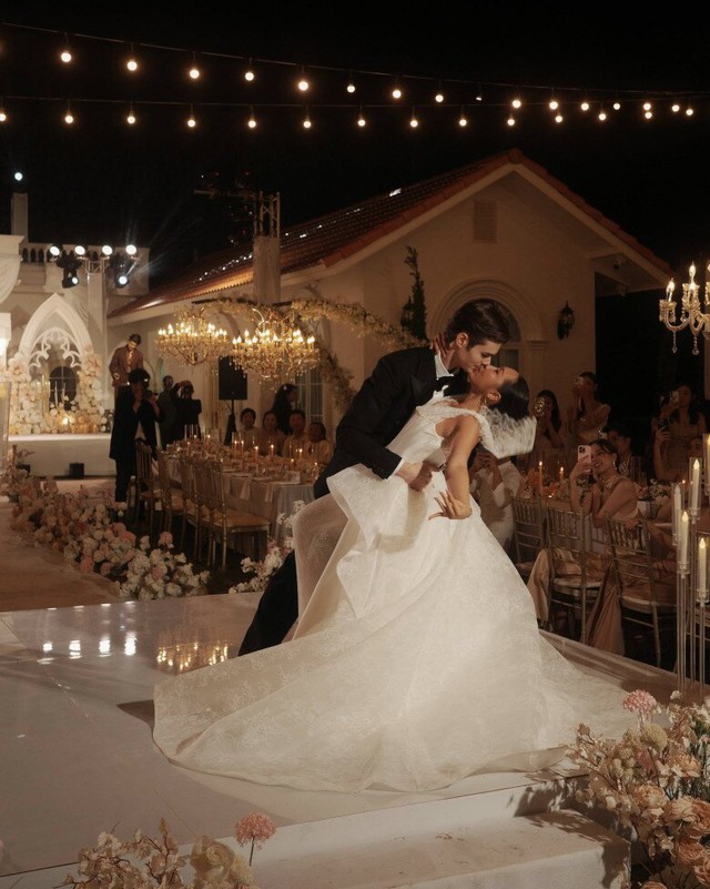 &Aacute;p lực v&igrave; lấy chồng qu&aacute; đẹp trai, c&ocirc; vợ 1m55 quyết phẫu thuật thẩm mỹ d&ugrave; chồng khẳng định "T&ocirc;i y&ecirc;u c&ocirc; ấy v&igrave; phẩm chất b&ecirc;n trong"- Ảnh 1.