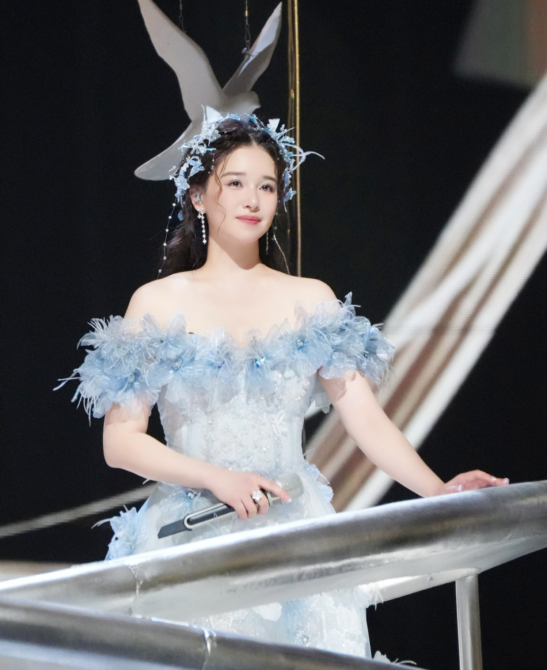 Đối thủ n&agrave;y của Trang Ph&aacute;p "khủng" qu&aacute;: C&oacute; chồng chủ tịch chống lưng, "ting nhẹ" 1,3 tỷ liền l&ecirc;n top đầu show, l&agrave;m vậy ai chơi lại!- Ảnh 2.