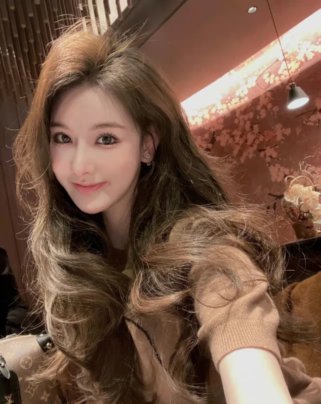 Ồn &agrave;o &ldquo;tiểu tam cặp k&egrave; chủ tịch đ&atilde; c&oacute; vợ, bị đ&ograve;i lại 43 tỷ tiền qu&agrave;&rdquo; đang viral: Thực hư ra sao?- Ảnh 6.