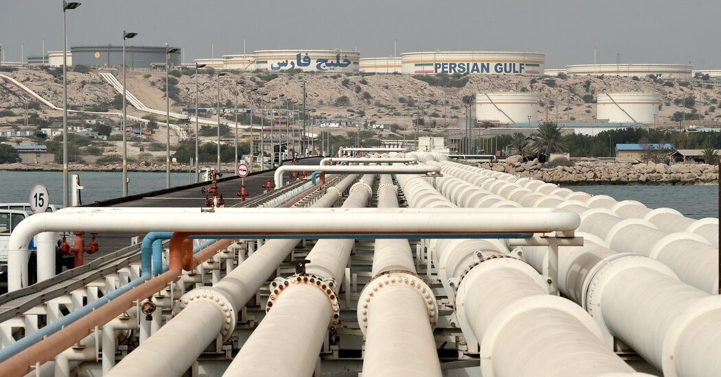 H&agrave;ng chục triệu th&ugrave;ng dầu &lsquo;ế ẩm&rsquo; v&igrave; Mỹ, nước đang sở hữu hơn 200 tỷ th&ugrave;ng dầu gấp r&uacute;t t&igrave;m c&aacute;ch cứu nguy- Ảnh 1.