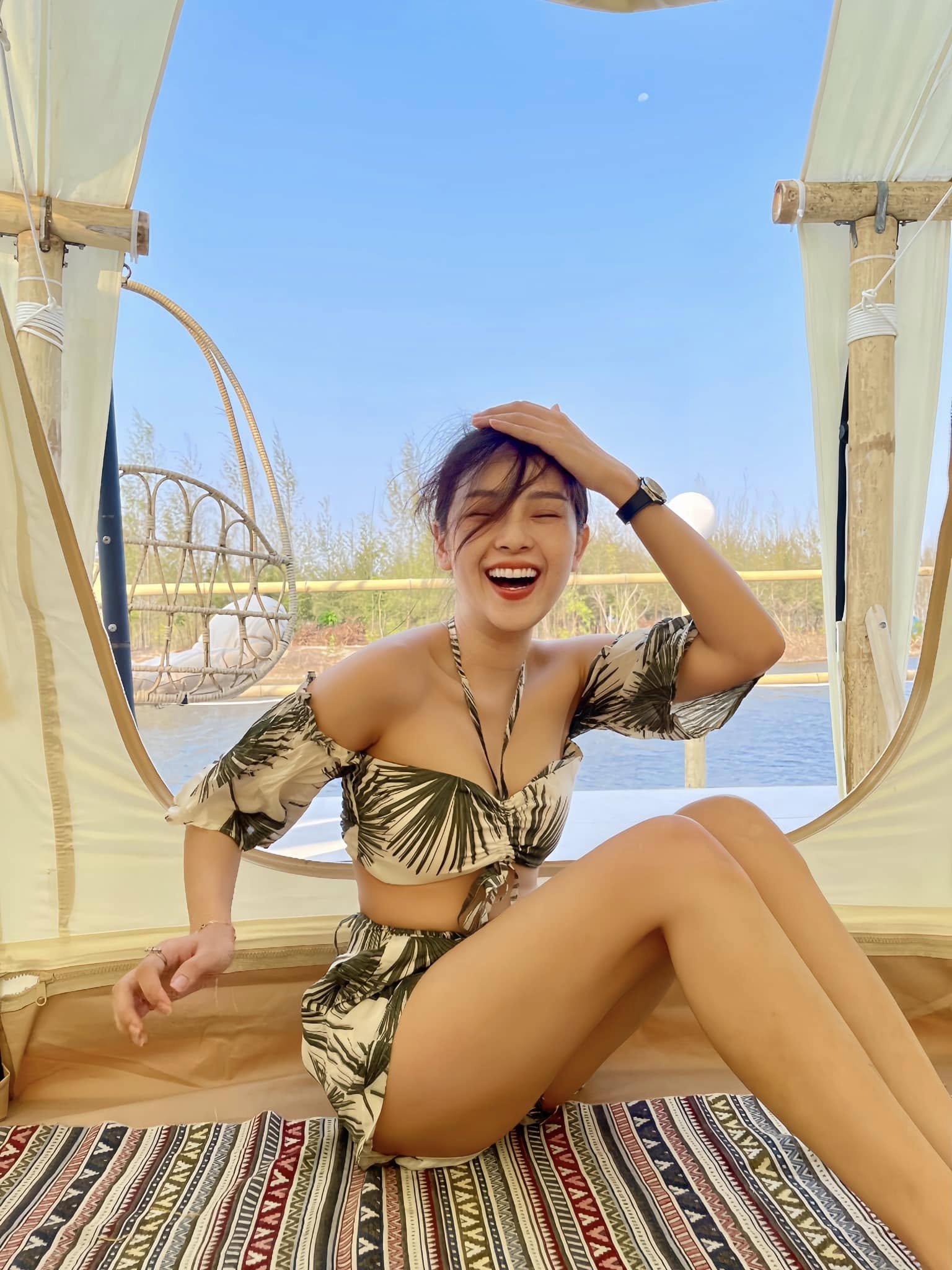 Bản sao Angela Phương Trinh thay đổi ho&agrave;n to&agrave;n, lột x&aacute;c gợi cảm- Ảnh 4.