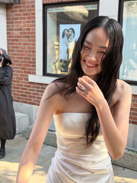 Song Hye Kyo - Jennie ở đ&acirc;u trong l&uacute;c bạn th&acirc;n si&ecirc;u mẫu l&agrave;m đ&aacute;m cưới?- Ảnh 1.