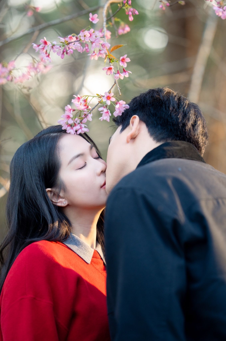 Nh&igrave;n đ&ocirc;i chim cu n&agrave;y h&ocirc;n nhau m&agrave; tim nhảy khỏi lồng ngực: Ti&ecirc;n đồng ngọc nữ của Việt Nam, đẹp đến thế l&agrave; c&ugrave;ng- Ảnh 6.