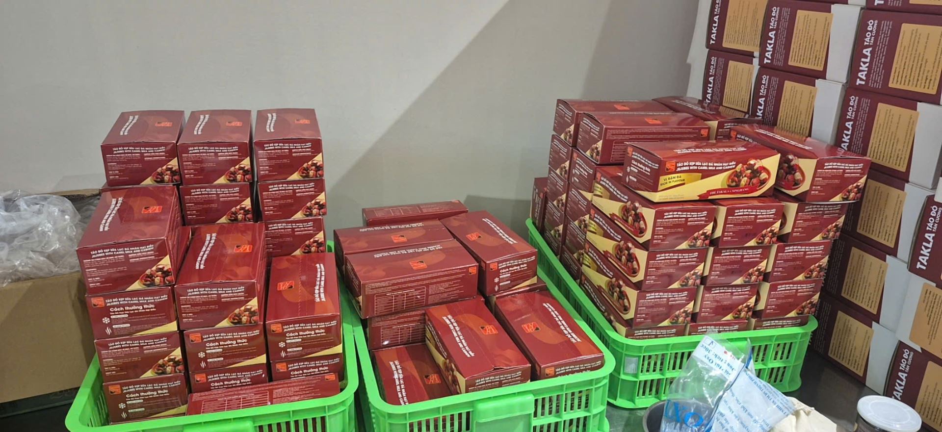 Đường d&acirc;y đ&oacute;ng g&oacute;i t&aacute;o đỏ, kỷ tử, tr&agrave; mật kh&ocirc;ng r&otilde; nguồn gốc... b&aacute;n tr&agrave;n lan tr&ecirc;n TikTok Shop, Shopee: Ai đứng sau loạt sản phẩm TAKLA?- Ảnh 1.