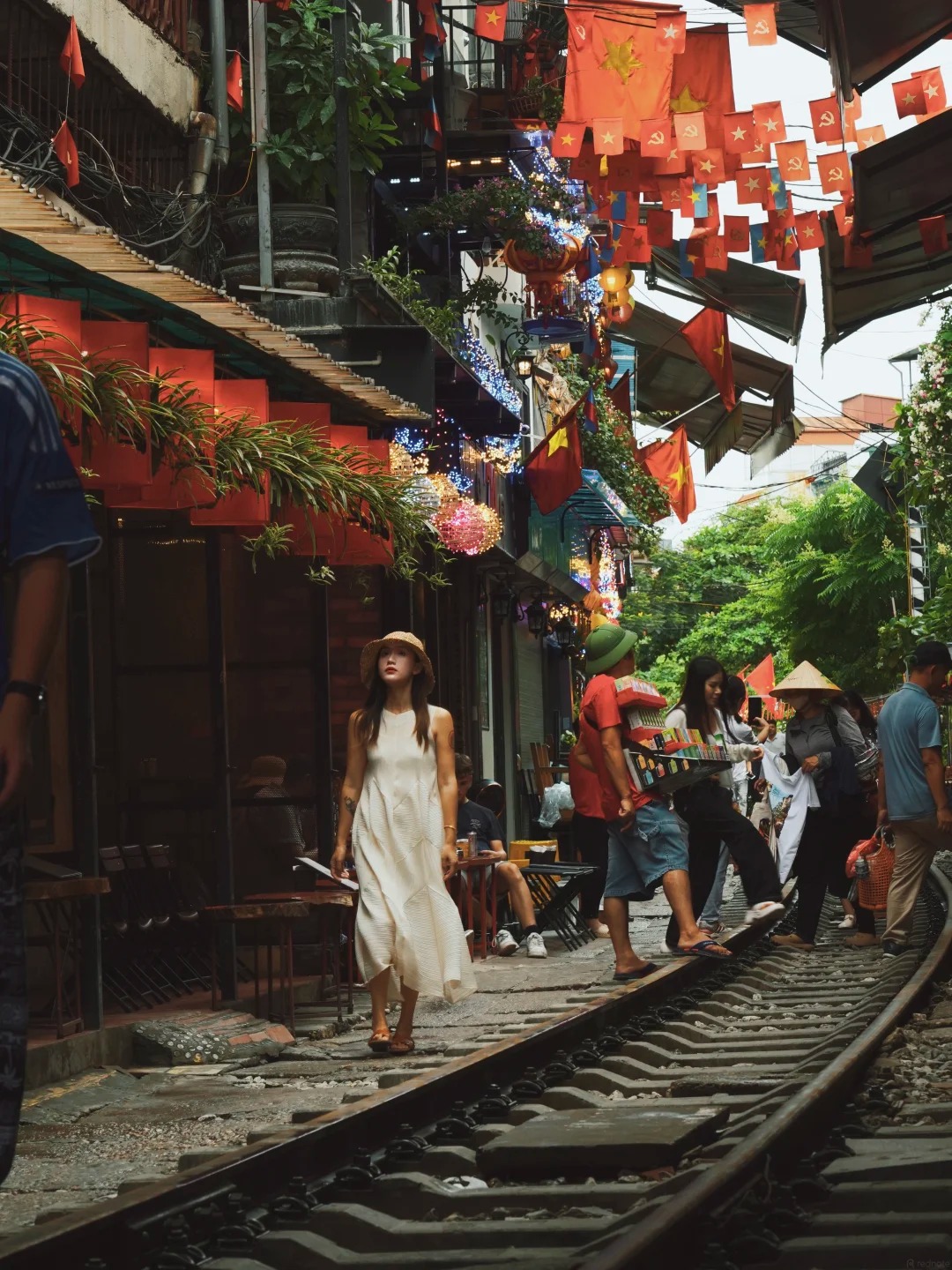 Khi t&ocirc;i quyết định kh&ocirc;ng đi đ&acirc;u cả dịp 30/4: T&agrave;i khoản "c&ograve;n nguy&ecirc;n", người kh&ocirc;ng mệt v&agrave; lần đầu thấy th&agrave;nh phố m&igrave;nh đang sống đẹp đến vậy- Ảnh 11.