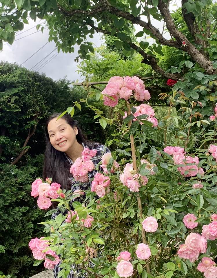 Nữ NSƯT biến mất khỏi showbiz Việt 20 năm giờ sống trong biệt thự 4.000m2, hoa ngập lối đẹp như cổ t&iacute;ch- Ảnh 6.