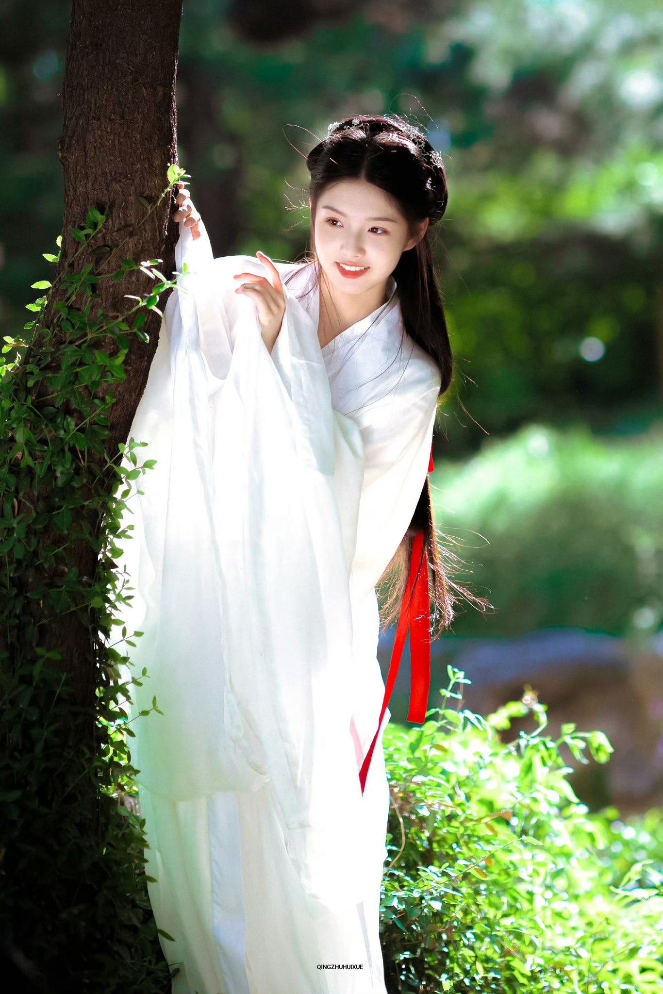 Mới c&oacute; một Tiểu Long Nữ bớt 7 phần lạnh l&ugrave;ng, th&ecirc;m 3 phần dịu ngọt: Mỹ nh&acirc;n cổ trang trời sinh, 17 tuổi chạm đỉnh nhan sắc- Ảnh 1.