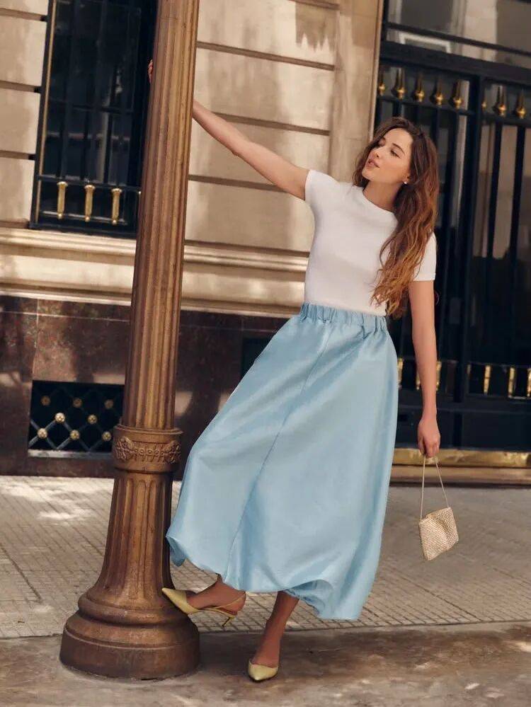 Qu&ecirc;n xanh navy v&agrave; trắng nh&agrave;m ch&aacute;n đi: H&egrave; 2026 phụ nữ s&agrave;nh điệu chỉ m&ecirc; đ&uacute;ng 1 gam m&agrave;u n&agrave;y, mặc l&ecirc;n trẻ ra cả chục tuổi- Ảnh 6.