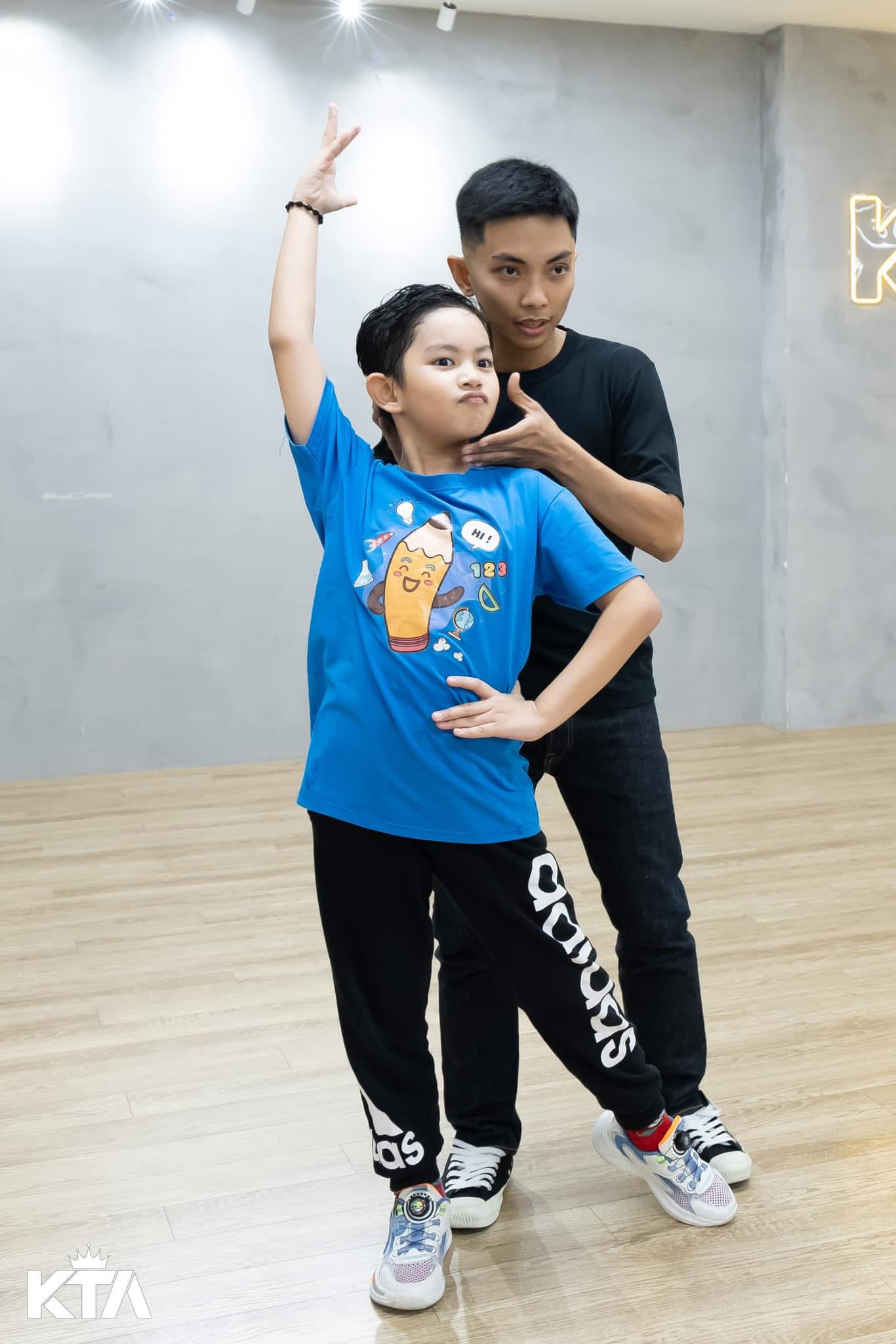 Kubi nh&agrave; Kh&aacute;nh Thi Phan Hiển nối nghiệp bố mẹ: 11 tuổi sở hữu bộ sưu tập 2 HCV thế giới, 2 HCV Đ&ocirc;ng Nam &Aacute;- Ảnh 2.