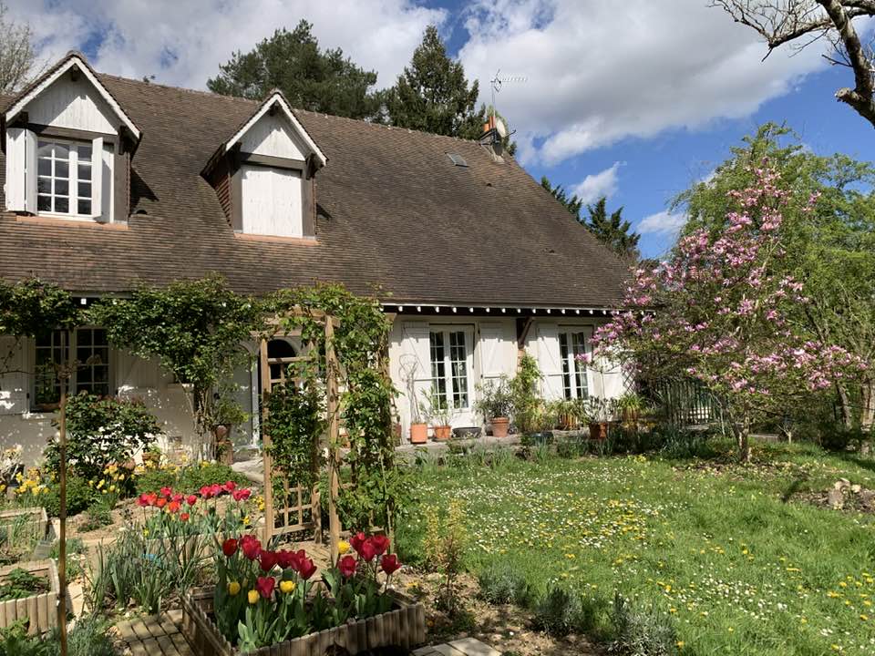 Nữ NSƯT biến mất khỏi showbiz Việt 20 năm giờ sống trong biệt thự 4.000m2, hoa ngập lối đẹp như cổ t&iacute;ch- Ảnh 9.