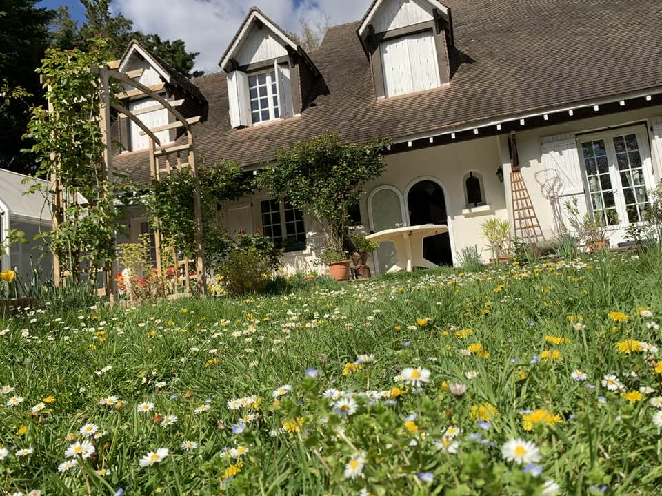 Nữ NSƯT biến mất khỏi showbiz Việt 20 năm giờ sống trong biệt thự 4.000m2, hoa ngập lối đẹp như cổ t&iacute;ch- Ảnh 10.