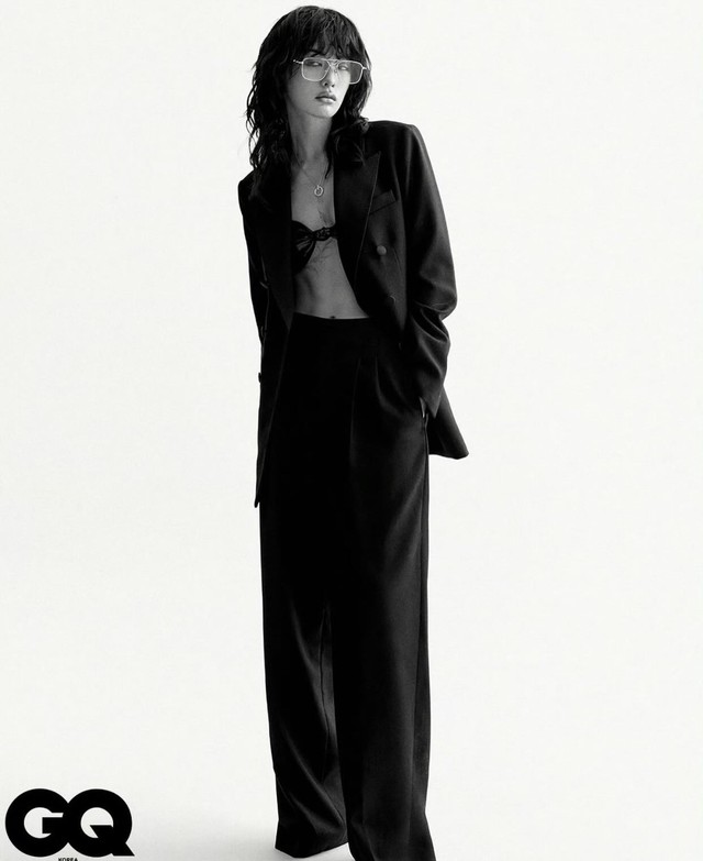 Mỹ nh&acirc;n đẹp nhất thế giới bị d&ograve;m ng&oacute; v&igrave; chiếc quần tựa như trong suốt- Ảnh 9.