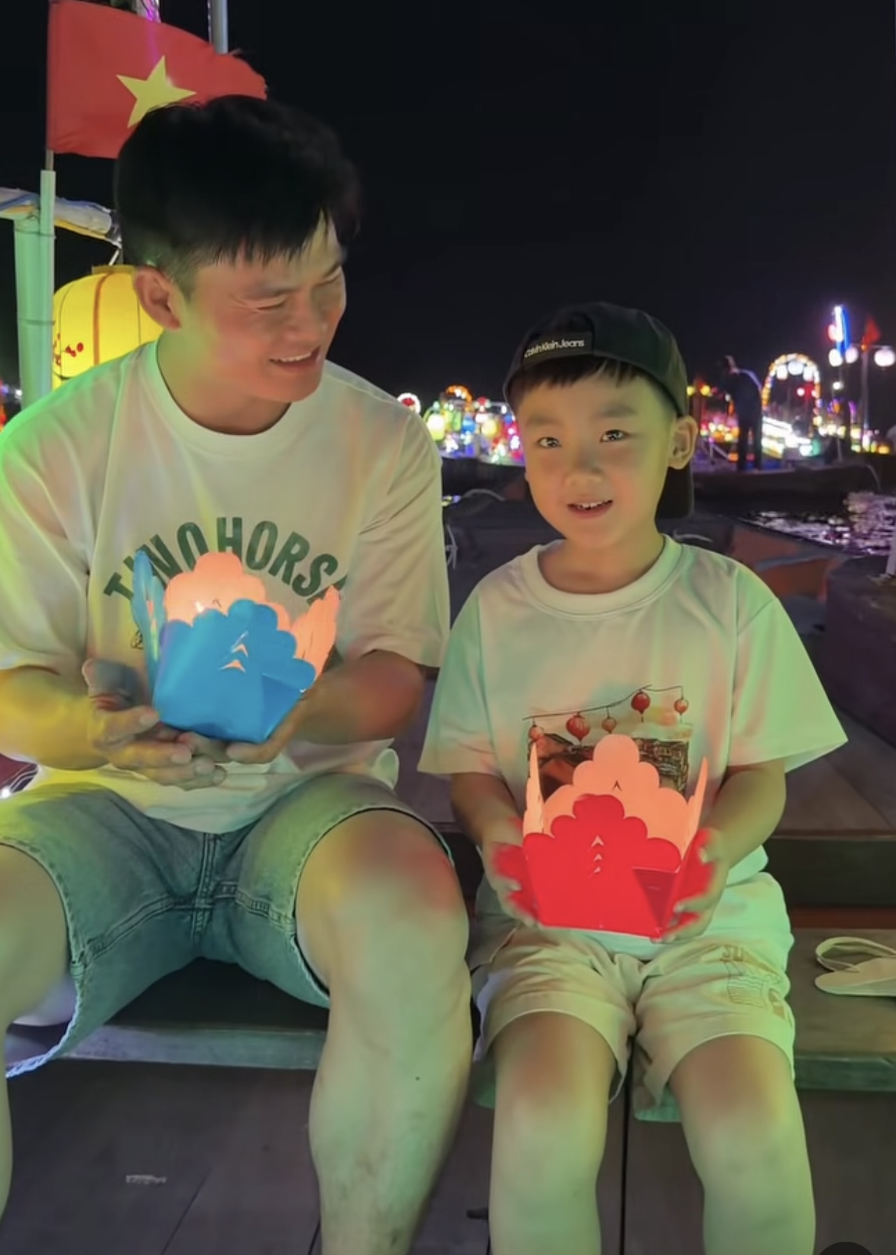 Nh&igrave;n b&eacute; Bo v&ocirc; tư quấn qu&yacute;t b&ecirc;n bố Cương chợt nhận ra: D&aacute;ng vẻ của một đứa trẻ hạnh ph&uacute;c thật sự l&agrave; thứ kh&ocirc;ng thể "diễn"- Ảnh 1.