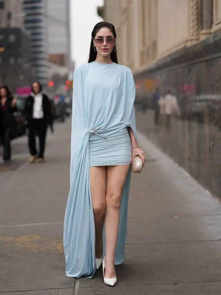 Qu&ecirc;n xanh navy v&agrave; trắng nh&agrave;m ch&aacute;n đi: H&egrave; 2026 phụ nữ s&agrave;nh điệu chỉ m&ecirc; đ&uacute;ng 1 gam m&agrave;u n&agrave;y, mặc l&ecirc;n trẻ ra cả chục tuổi- Ảnh 21.