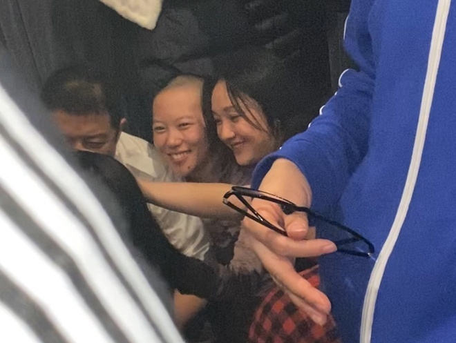 "T&oacute;m d&iacute;nh" 1 Chị Đẹp 9X v&agrave; con g&aacute;i Diva h&agrave;ng đầu showbiz hẹn h&ograve;, t&igrave;nh cảm đến mức ăn chung 1 t&ocirc; phở!- Ảnh 6.