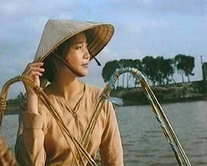 Nữ NSƯT biến mất khỏi showbiz Việt 20 năm giờ sống trong biệt thự 4.000m2, hoa ngập lối đẹp như cổ t&iacute;ch- Ảnh 3.