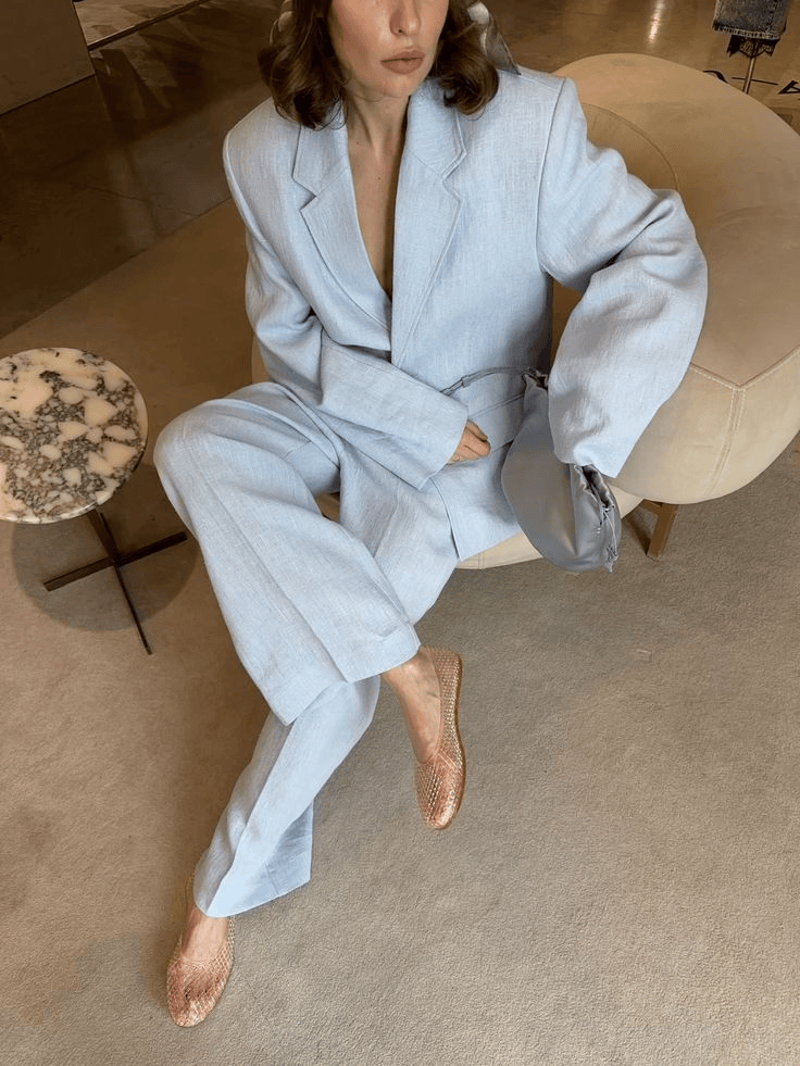 Qu&ecirc;n xanh navy v&agrave; trắng nh&agrave;m ch&aacute;n đi: H&egrave; 2026 phụ nữ s&agrave;nh điệu chỉ m&ecirc; đ&uacute;ng 1 gam m&agrave;u n&agrave;y, mặc l&ecirc;n trẻ ra cả chục tuổi- Ảnh 24.