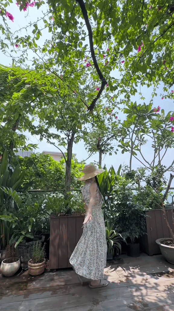 Khu vườn tr&ecirc;n penthouse tầng 36, ngắm trọn Landmark 81: "Ph&uacute; b&agrave;" thu đẫm tr&aacute;i ngọt hoa thơm- Ảnh 15.