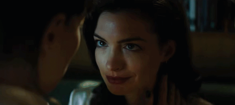 Mở mắt đ&uacute;ng c&aacute;ch l&agrave; thấy Anne Hathaway h&ocirc;n Dakota Johnson, đ&oacute;ng chung phim 18+ th&igrave; ai l&agrave;m lại 2 chị?- Ảnh 3.