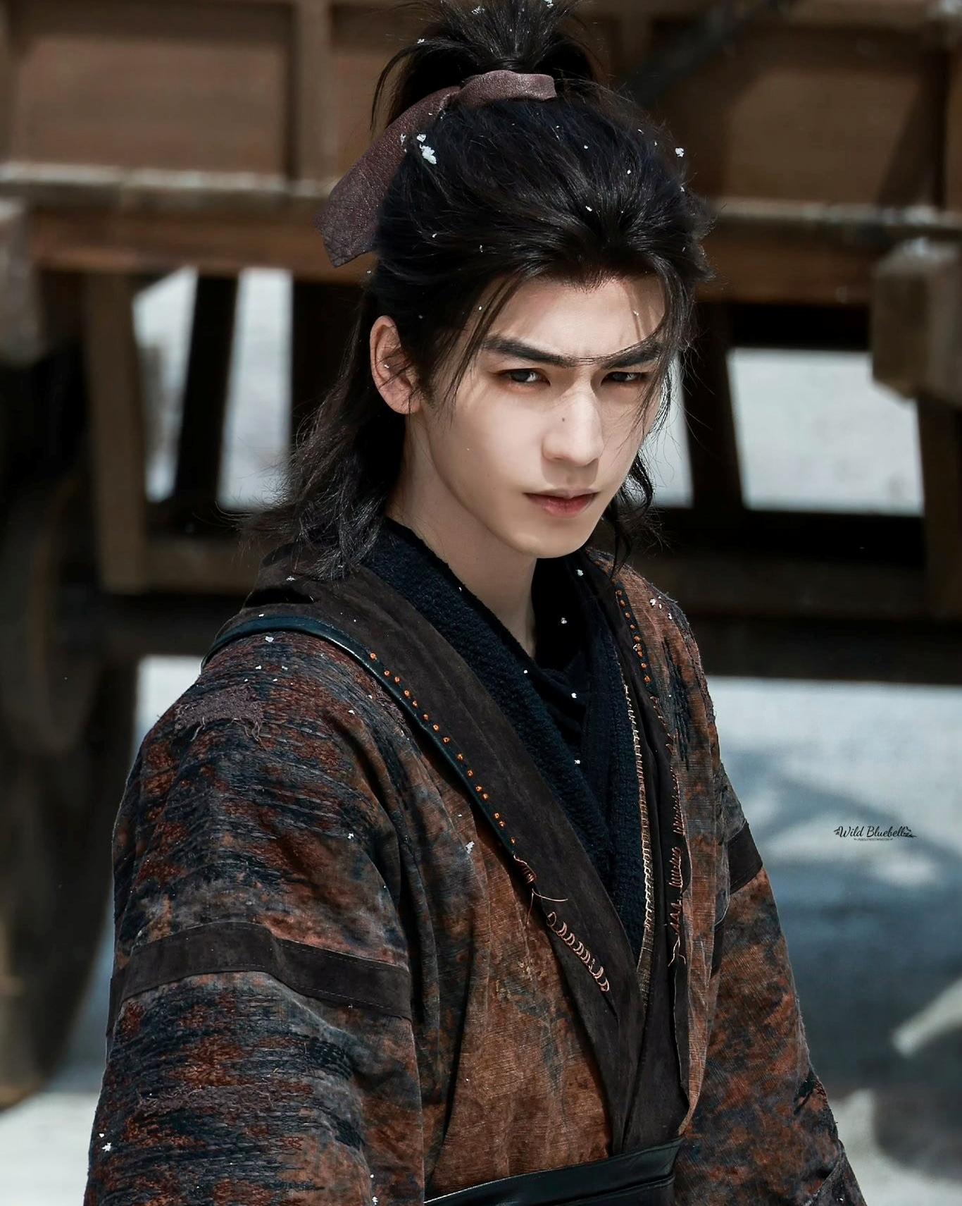 Trương Lăng H&aacute;ch ng&atilde; gục, kh&ocirc;ng thể tự đứng dậy tr&ecirc;n phim trường- Ảnh 2.