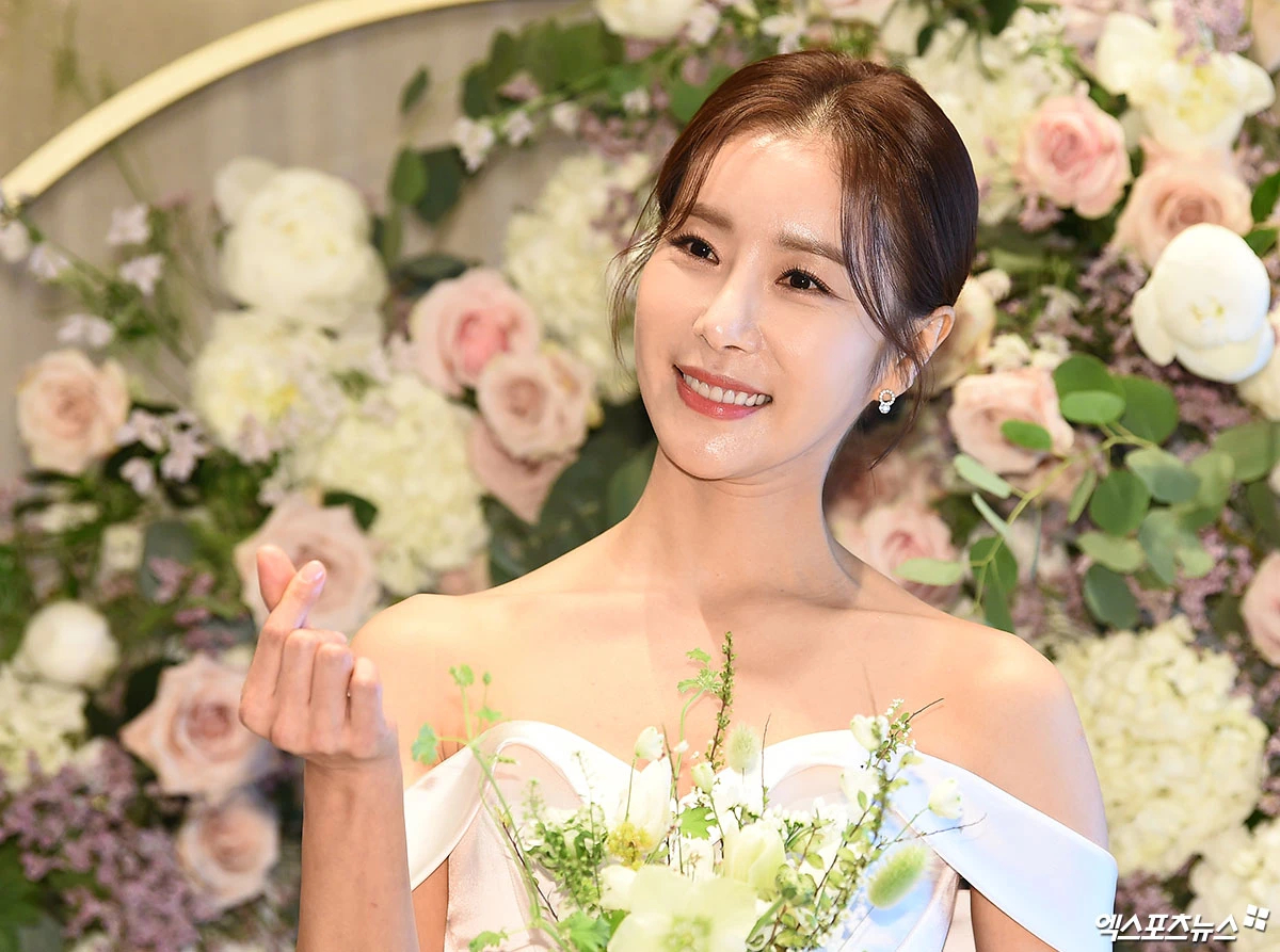 Mỹ nh&acirc;n Ng&ocirc;i Nh&agrave; Hạnh Ph&uacute;c mang thai cho đại gia sau 6 năm cưới- Ảnh 1.