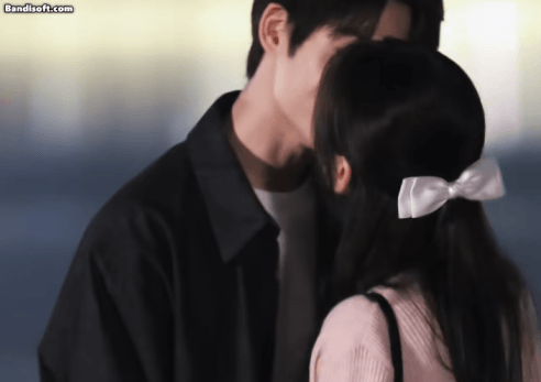 Phim Trung Quốc hay thế n&agrave;y kh&ocirc;ng chiếu sớm l&agrave; tội &aacute;c: Khi nam nữ ch&iacute;nh h&ocirc;n nhau, sự l&atilde;ng mạn tuyệt đối ra đời- Ảnh 10.