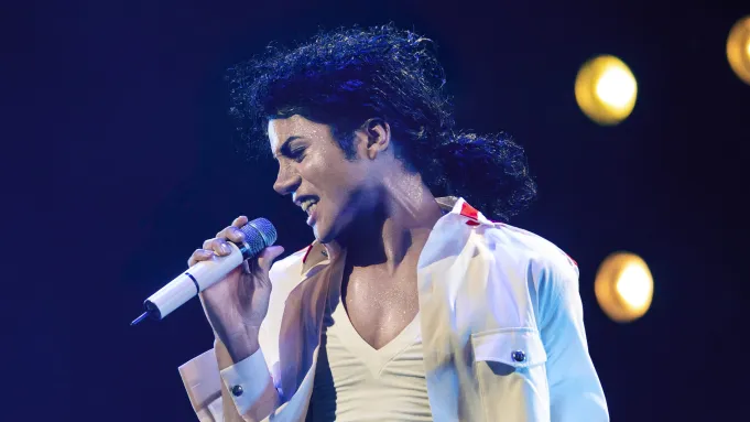 Kinh doanh tr&ecirc;n nỗi nhớ: V&igrave; sao phim về Michael Jackson c&agrave;ng bị giới ph&ecirc; b&igrave;nh ghẻ lạnh, c&agrave;ng hốt bạc tỷ?- Ảnh 3.