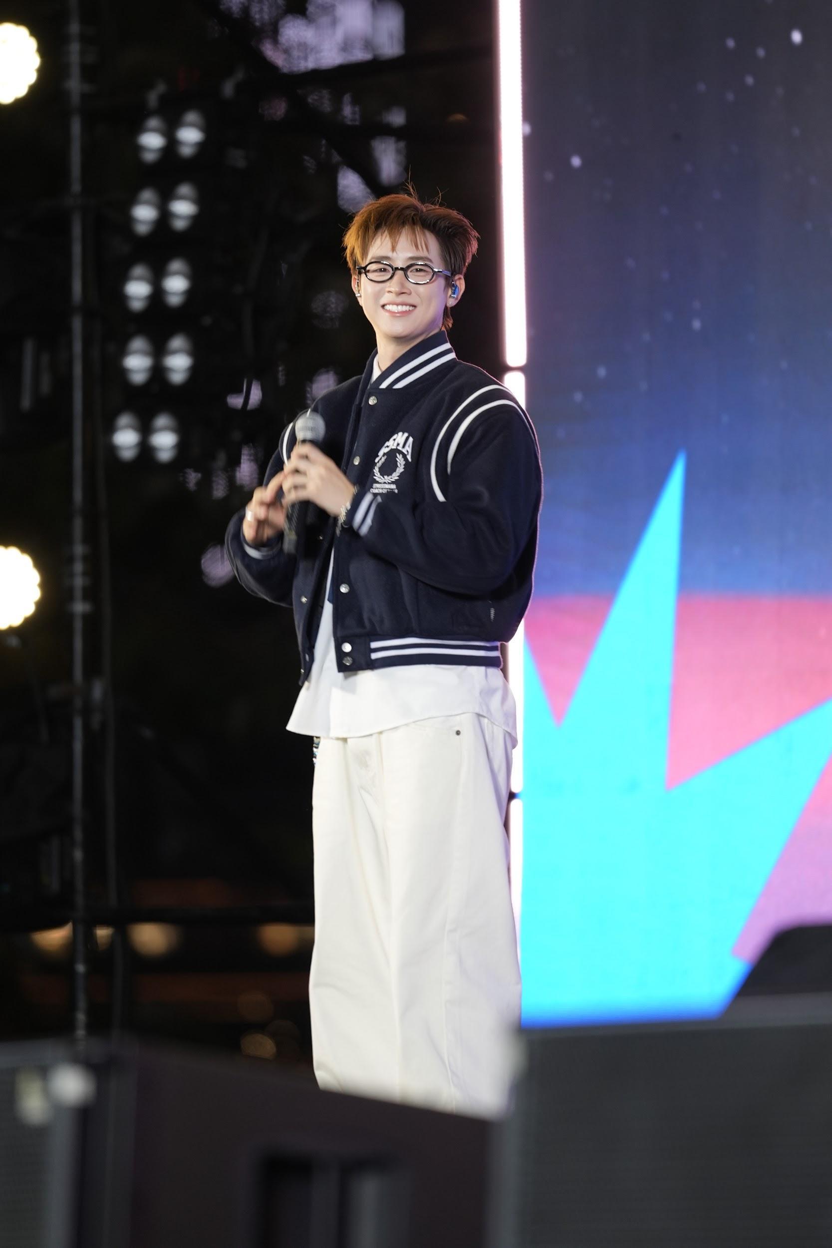 Đ&ecirc;m nhạc Awesome Vibe Station khuấy đảo Gen Z TP.HCM, t&iacute;n đồ Galaxy A57/A37 5G đổ về nườm nượp - Ảnh 2.