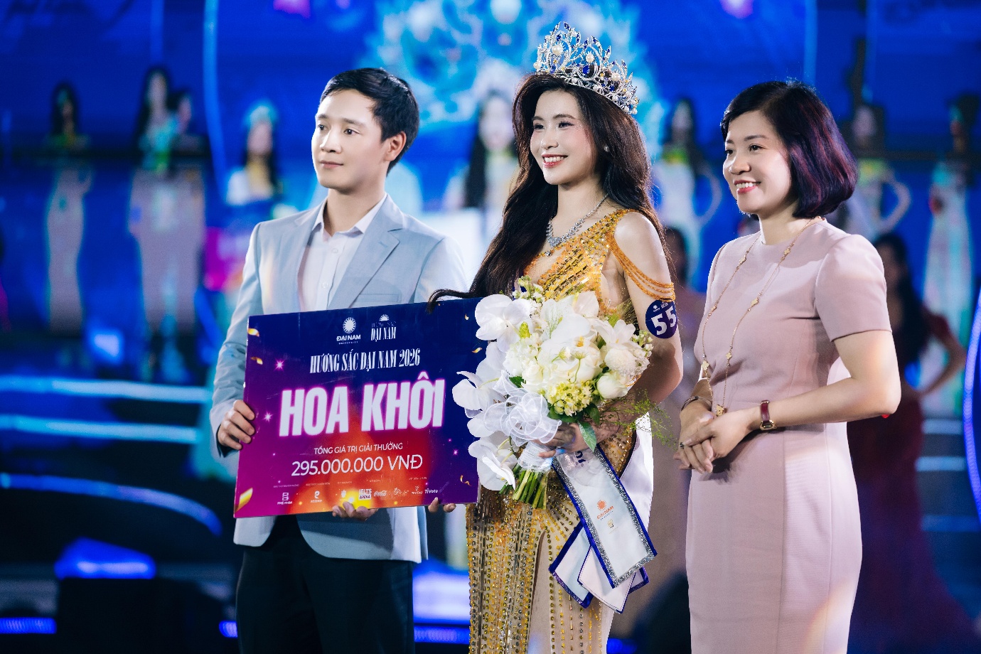 &ldquo;Hoa kh&ocirc;i trường&rdquo; m&agrave; cỡ n&agrave;y? Hương Sắc Đại Nam 2026 khiến netizen đứng h&igrave;nh v&igrave; qu&aacute; ho&agrave;nh tr&aacute;ng - Ảnh 13.