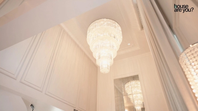 Cưới đại gia ng&agrave;nh kh&aacute;ch sạn, c&ocirc; g&aacute;i đổi đời th&agrave;nh b&agrave; ho&agrave;ng: Được chồng chiều như em b&eacute;, tặng lu&ocirc;n biệt thự 100 tỷ- Ảnh 12.