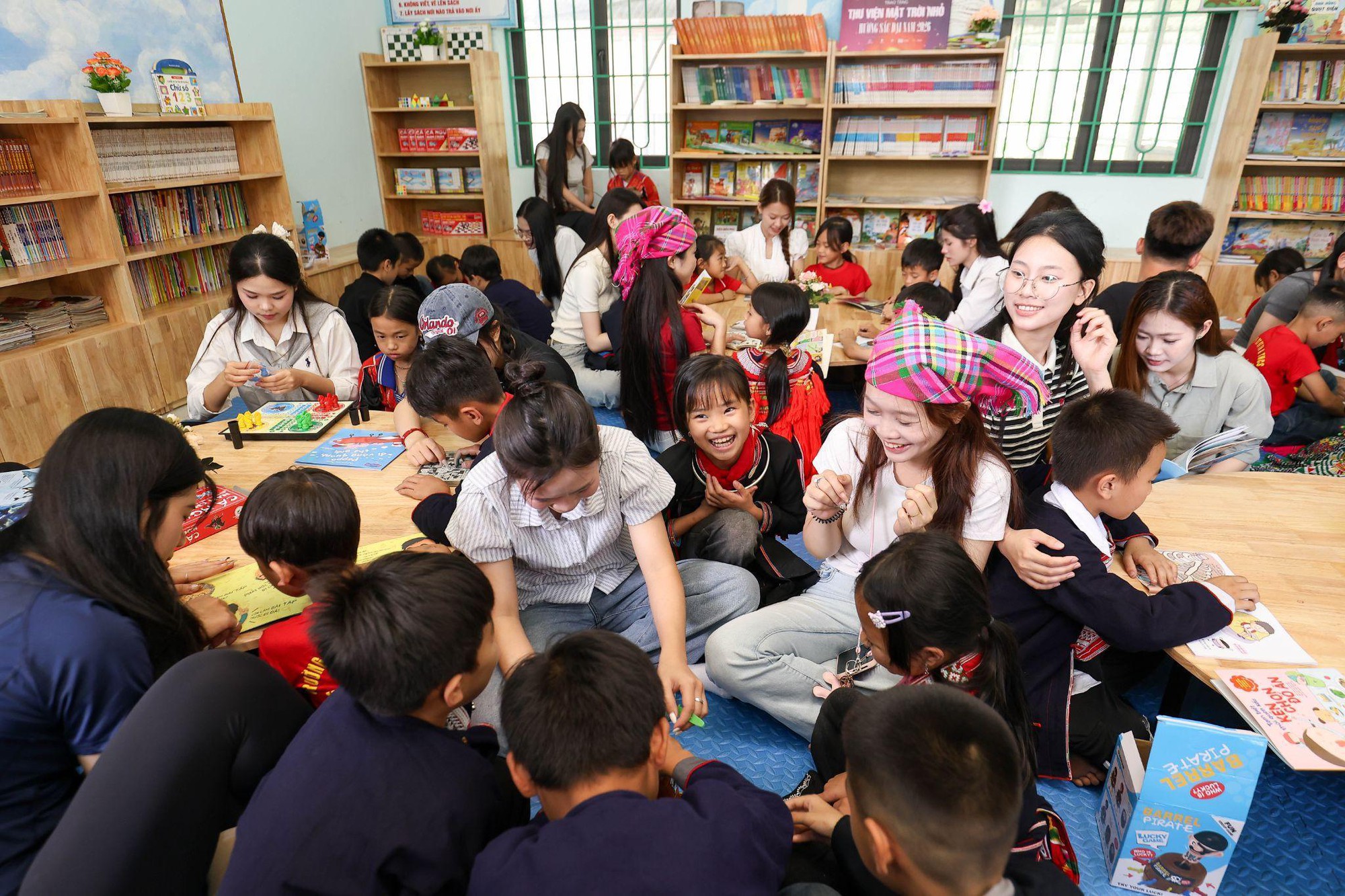 &ldquo;Hoa kh&ocirc;i trường&rdquo; m&agrave; cỡ n&agrave;y? Hương Sắc Đại Nam 2026 khiến netizen đứng h&igrave;nh v&igrave; qu&aacute; ho&agrave;nh tr&aacute;ng - Ảnh 17.