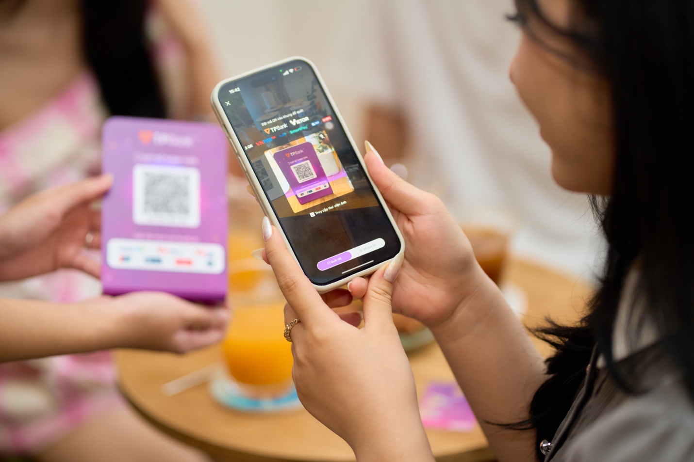 Từ giao dịch h&agrave;ng ng&agrave;y đến c&aacute;c hoạt động giải tr&iacute;: TPBank chuẩn vibe GenZ từ online cho tới offline - Ảnh 3.