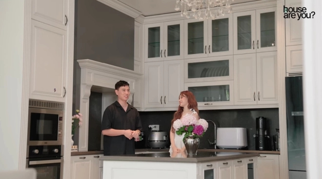 Cưới đại gia ng&agrave;nh kh&aacute;ch sạn, c&ocirc; g&aacute;i đổi đời th&agrave;nh b&agrave; ho&agrave;ng: Được chồng chiều như em b&eacute;, tặng lu&ocirc;n biệt thự 100 tỷ- Ảnh 15.