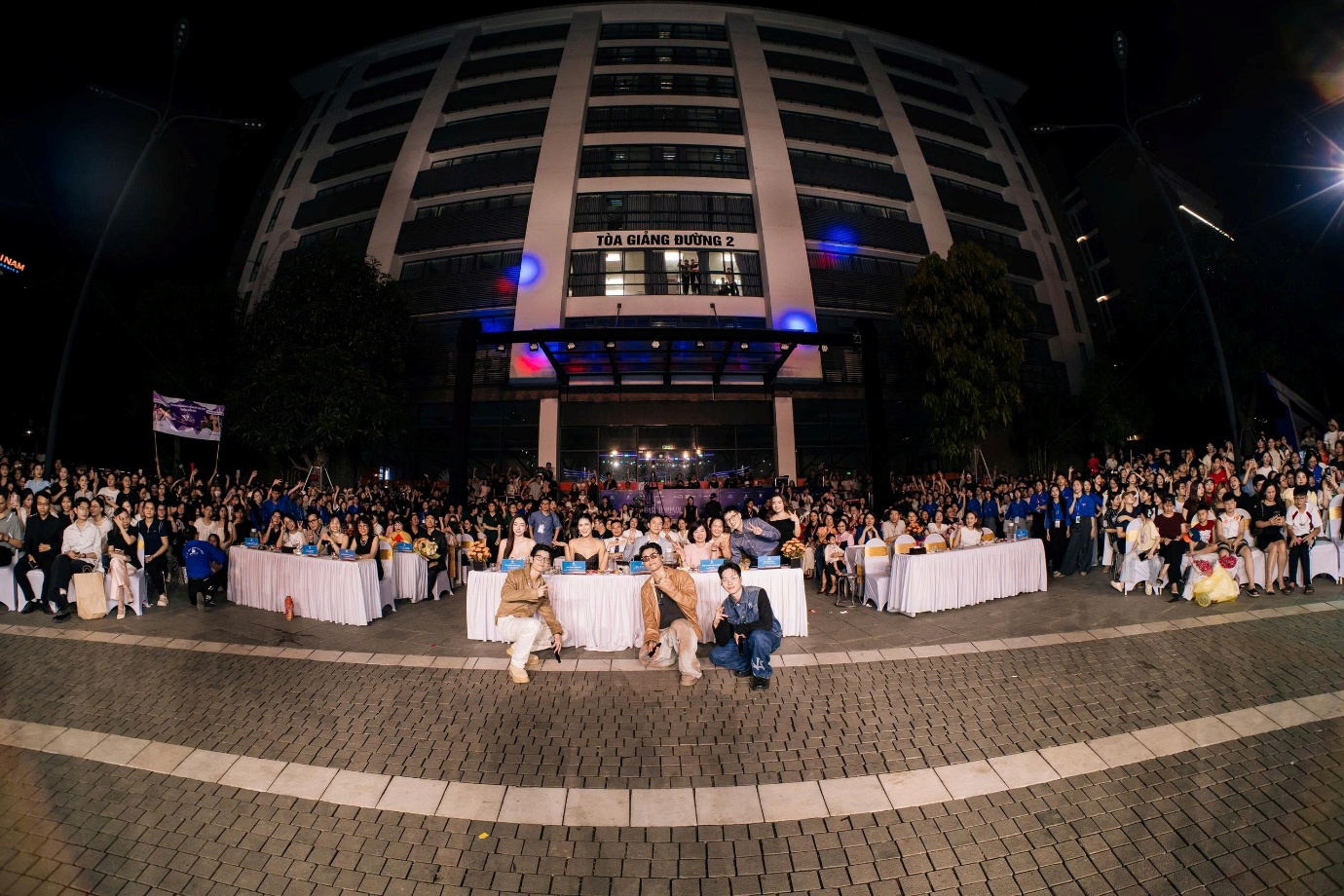 &ldquo;Hoa kh&ocirc;i trường&rdquo; m&agrave; cỡ n&agrave;y? Hương Sắc Đại Nam 2026 khiến netizen đứng h&igrave;nh v&igrave; qu&aacute; ho&agrave;nh tr&aacute;ng - Ảnh 8.