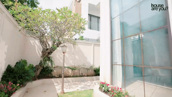 Cưới đại gia ng&agrave;nh kh&aacute;ch sạn, c&ocirc; g&aacute;i đổi đời th&agrave;nh b&agrave; ho&agrave;ng: Được chồng chiều như em b&eacute;, tặng lu&ocirc;n biệt thự 100 tỷ- Ảnh 5.