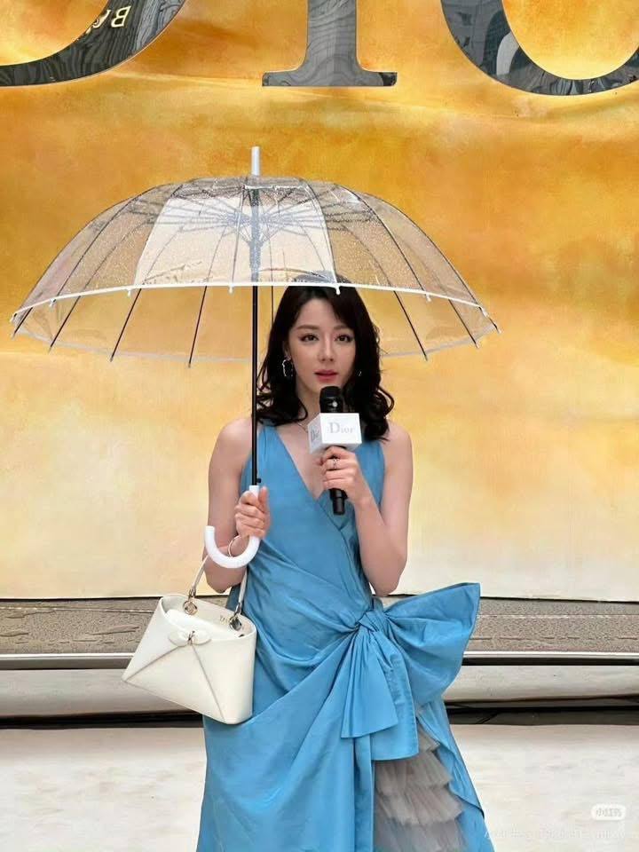 Địch Lệ Nhiệt Ba trở th&agrave;nh b&agrave; th&iacute;m trong sự kiện Dior- Ảnh 4.