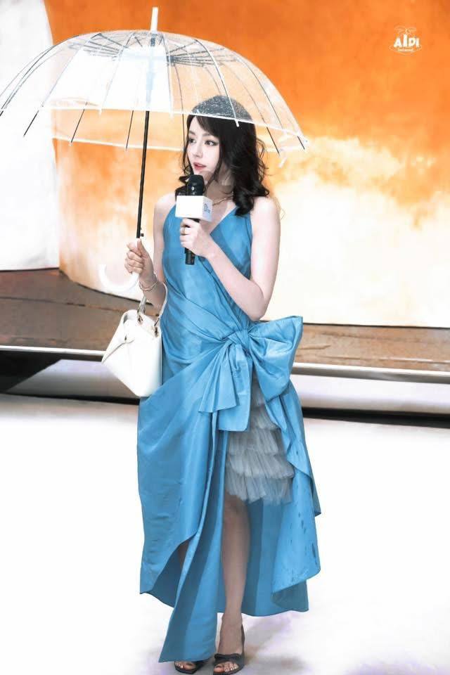 Địch Lệ Nhiệt Ba trở th&agrave;nh b&agrave; th&iacute;m trong sự kiện Dior- Ảnh 1.