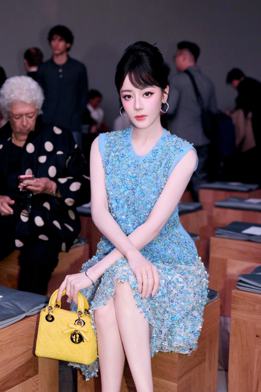 Địch Lệ Nhiệt Ba trở th&agrave;nh b&agrave; th&iacute;m trong sự kiện Dior- Ảnh 6.