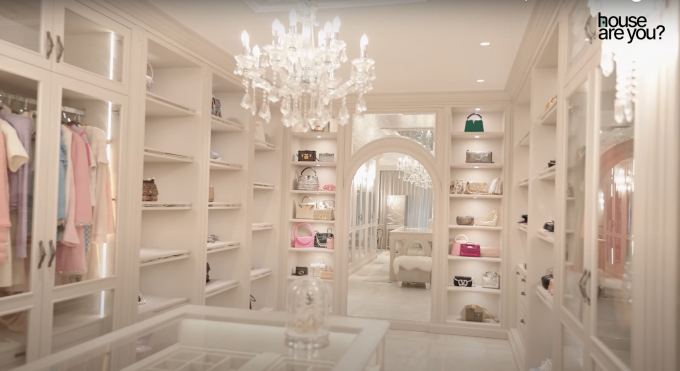 Cưới đại gia ng&agrave;nh kh&aacute;ch sạn, c&ocirc; g&aacute;i đổi đời th&agrave;nh b&agrave; ho&agrave;ng: Được chồng chiều như em b&eacute;, tặng lu&ocirc;n biệt thự 100 tỷ- Ảnh 18.